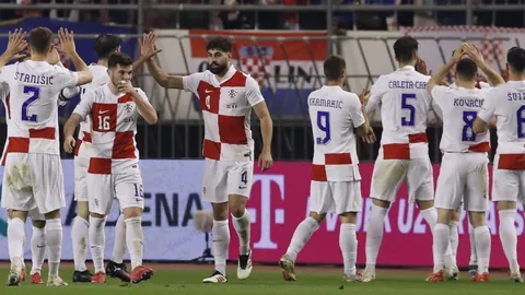 国足杭州激战正酣，6.7万球迷同盼奇迹闪耀